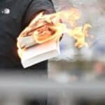 Još jedno paljenje Kurana u Švedskoj - Putin: Ovo se kod nas ne bi tolerisalo