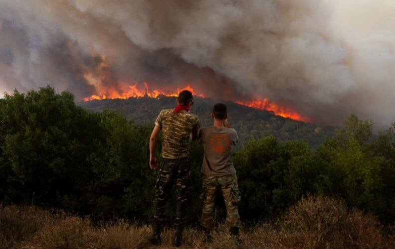  Pogledajte! 13 pakistanskih i sirijskih migranata uhapšeno za podmetanje požara u Grčkoj