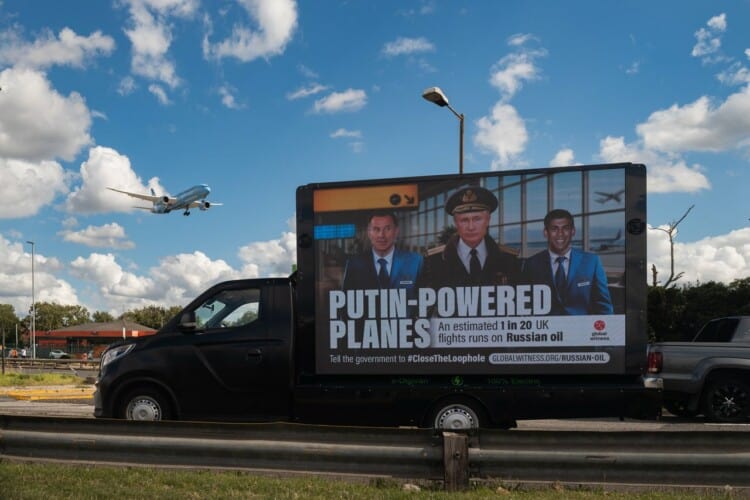  Eko aktivisti iz Britanije besni jer tamošnje avio-kompanije koriste RUSKO GORIVO!