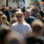 Zvanično dokazano! Vakcinisani protiv COVID-a putem aeorosola ili dodira prenose sadržaj vakcine NEVAKCINISANE