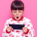 Najnovija studija zabrinula stručnu javnost i roditelje: Prekomerno vreme ispred ekrana dovodi do zastoja u razvoju dece