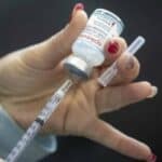 Laborantkinju koju je otpustio Univerzitet u Virdžiniji zbog odbijanja da primi vakcinu protiv COVID-19 sud vratio na posao