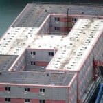 Velika Britanija: U tvrđavi na vodi u kojoj su smešteni migranti pronađena opasna ZARAZNA BOLEST