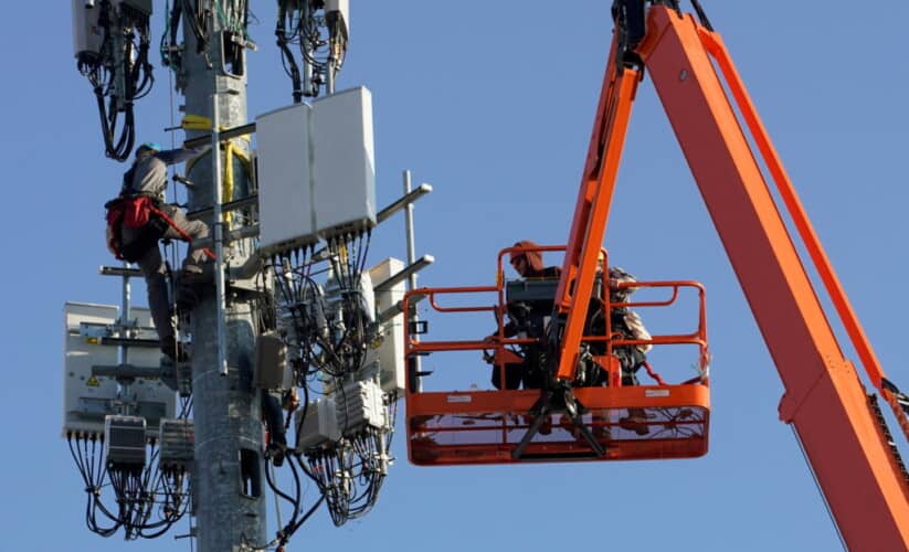  Kreće postavljanje 6000 5G baznih stanica u Srbiji – Šta je opasnije, zračenja ili robotizacija?