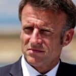 Pogledajte! Malog Rodšildovog bankara izviždao ceo stadion - Makron pokušao da održi govor (VIDEO)