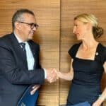 Ćerka Džona Kerija, istaknuta liderka WEF-a i SZO-a poziva na pripremanje javnosti za "odstrel" milijardi ljudi na planeti (VIDEO)=