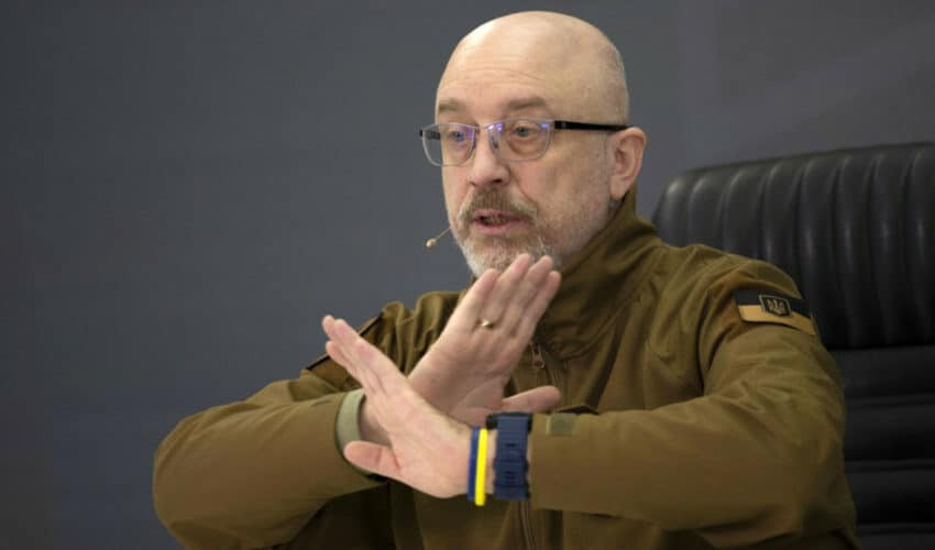  Zelenski smenjuje ukrajinskog ministra odbrane zbog korupcije – Kako će da smeni rođenu taštu?