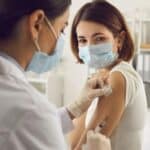 Naučni časopis: „Busteri“ povećavaju stopu zaraze Covidom