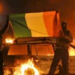 Severna Irska: Policija hapsi članove Nove Irske Republikanske Armije - Neredi, ima povređenih a oružje je iz Ukrajine