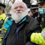 Klimatska represija je počela! Vlada Velike Britanije počeće da zatvara ljude koji negiraju klimatske promene