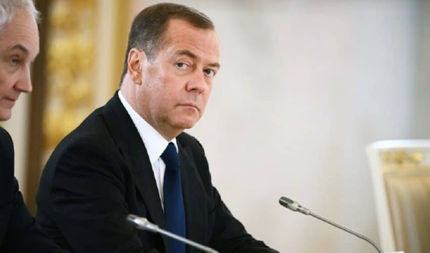  Medvedev poziva na prekid diplomatskih odnosa sa EU: Njihovi rođaci su radili u SS-u