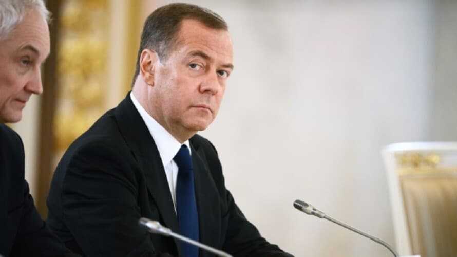 Medvedev poziva na prekid diplomatskih odnosa sa EU: Njihovi rođaci su radili u SS-u