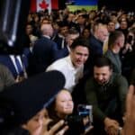 Britanski novinar uhapšen zbog „dezinformacija“ nakon što je razotkrio Trudoa koji aplaudira nacistima