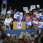 Tramp o Aleksu Sorošu: „Ne možemo dozvoliti da ovaj razmaženi mali degenerik pobedi“