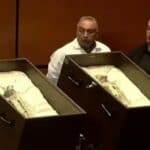 „Neljudski“ leševi izloženi su u Kongresu Meksika, veruje se da su stari 1.000 godina