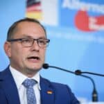 Savezni portparol AfD-a hitno prebačen u bolnicu nakon mogućeg napada špricem na predizbornom skupu u Bavarskoj