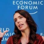 Vlada Novog Zelanda izuzela je elitu od primanja eksperimentalnih vakcina protiv Covid-a, dok je primorala stanovništvo na vakcinisanje