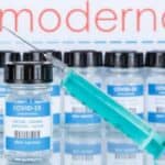 Izvršni direktor Moderne: Veliki broj povreda od vakcina „nije naš problem“