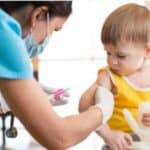 Nova studija: Vakcine protiv COVID-a izazivaju smrtonosne napade kod dece