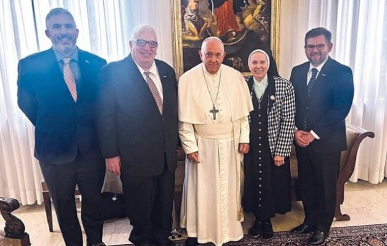  Papa Francisko primio LGBT monahinju u Vatikanu