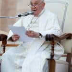 PAPA pozvao na davanje blagoslova GEJ PAROVIMA! Istakao mogućnost da u budućnosti i žene budu sveštenici