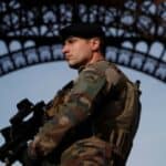 Makron diže vojsku nakon što je islamista nožem izbo profesora srednje škole