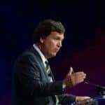 Taker Karlson upozorava da globalistička elita vodi „duhovnu bitku“ protiv čovečanstva