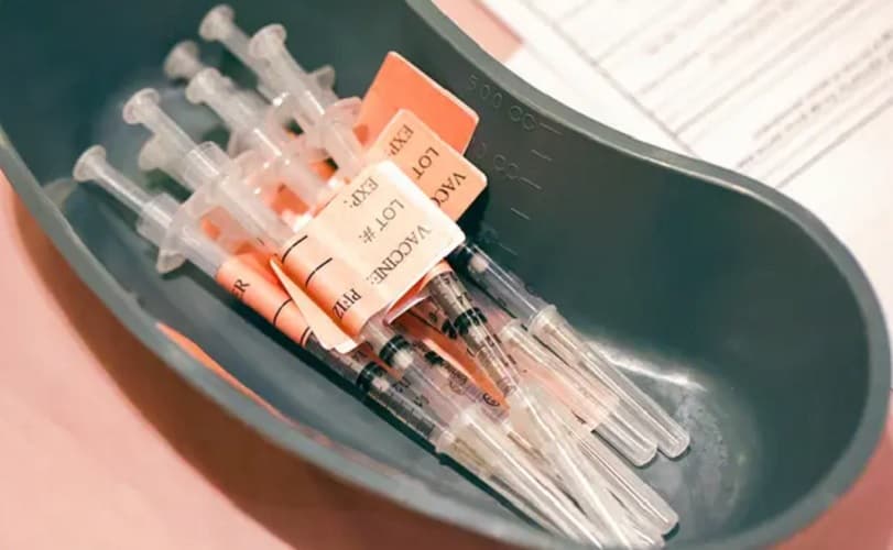 Studija: Vakcina protiv COVID-19 može biti povezana sa neočekivanim vaginalnim krvarenjem