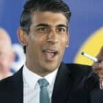 Britanska vlada zakonski menja definiciju „žene“ da bi uključila muškarce