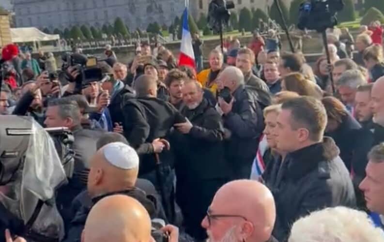  Padaju maske širom sveta! Mnogi lideri podržavaju Cioniste! U Parizu se održava protest podrške Izraelu kojeg vode Marin le Pen i Sarkozi