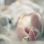 SAD: Roditelji tuže državu nakon otkrića da bolnice uzimaju krv novorođenčadi bez njihovog znanja