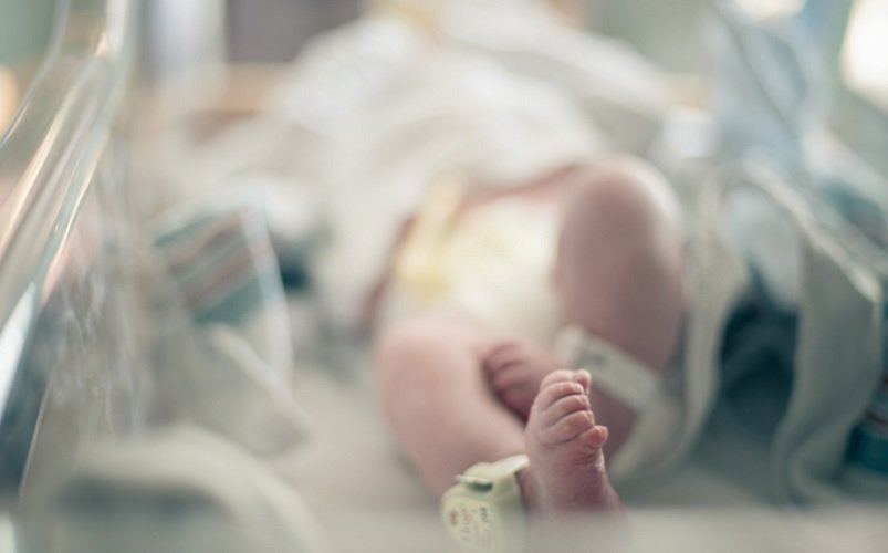  SAD: Roditelji tuže državu nakon otkrića da bolnice uzimaju krv novorođenčadi bez njihovog znanja