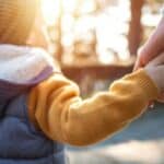 Profesor Svetskog ekonomskog foruma kaže da će roditeljima uskoro trebati 'licenca' da odgajaju sopstvenu decu