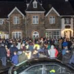 Stanovnici sela u Irskoj postavljaju blokade na putevima kako bi sprečili vladu da prevozi migrante autobusima u njihovu zajednicu