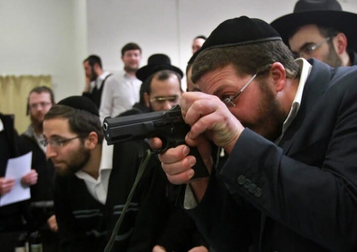 SAD: Jevreji se masovno naoružavaju i obučavaju u streljanama: Zabrinuti smo za svoju bezbednost