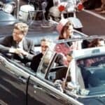 Lekari koji su pokušali da spasu život predsednika Džona Kenedija kažu da je bilo više od jednog strelca