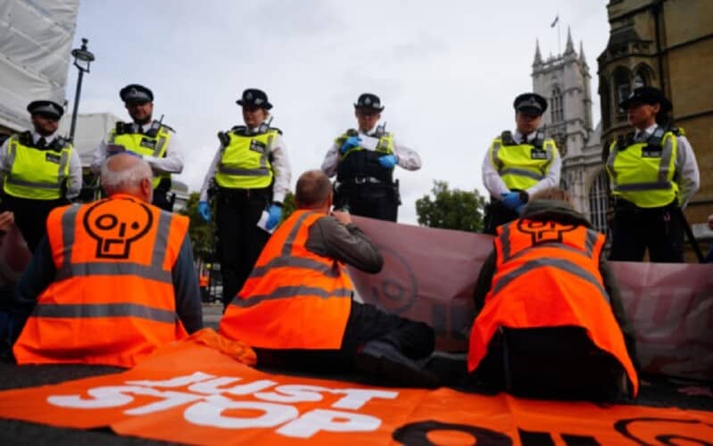  UN upozorava London zbog hapšenja ekoloških “aktivista” koji blokiraju saobraćaj