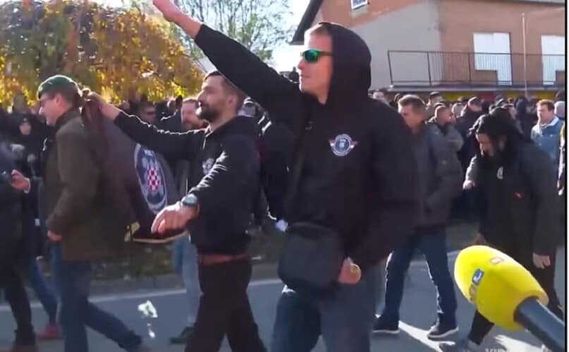  Nacizam u Hrvatskoj i dalje u trendu – Ustaše šetaju Vukovarom uz nacističke pozdrave pozivaju na novi genocid (VIDEO)