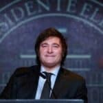 Predsednik Argentine Havijer Milei potpisao je dekret o ukidanju 5.000 radnih mesta u vladi