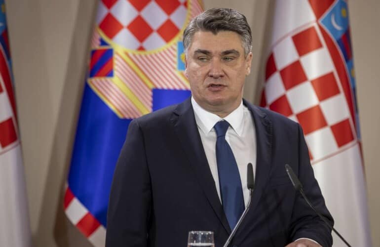 Predsednik Hrvatske pozvao Srbe, Bošnjake i Hrvate da se dogovaraju mimo "kolonijalnog" Šmita