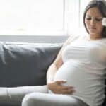 CDC uveo nove smernice: Umesto „trudnice“ koristiće se „trudni ljudi“