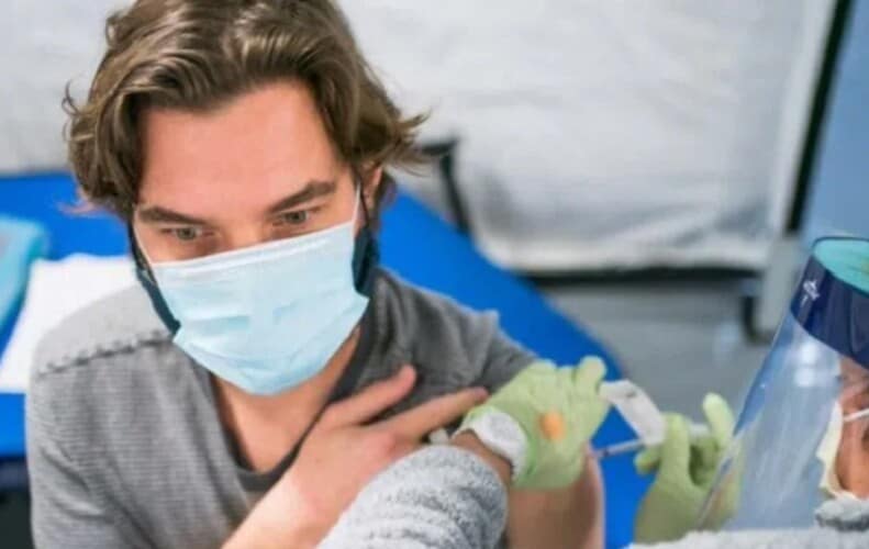  Britanski Telegraf: „Milioni vakcinisanih ljudi sada imaju VAIDS -sindrom imunodeficijencije stečen vakcinom“