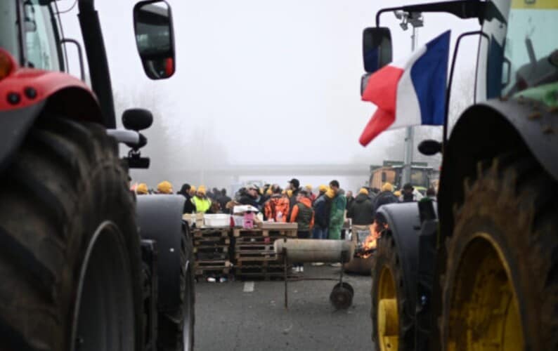  Francuska revolucija! Sledi totalna blokada Pariza – Poljoprivrednici odbili ponude vlade (VIDEO)