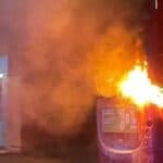 Električni dvospratni autobus se zapalio u Londonu