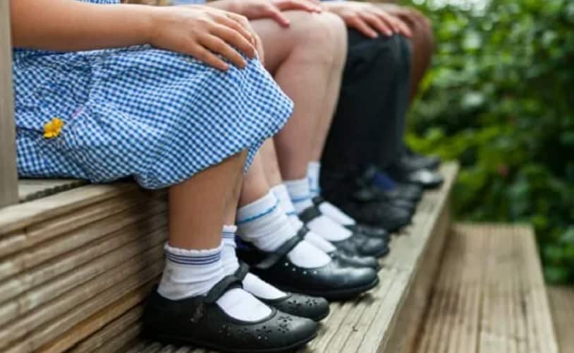  Osnovna škola Engleske crkve dozvolila je četvorogodišnjem dečaku da se pridruži razredu kao devojčica