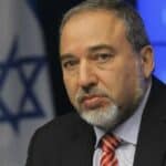 Uticajni bivši ministar odbrane Izraela poziva vojsku da okupira južni Liban na 50 godina