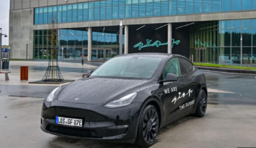 Fabrika aubtomobila Tesla u Nemačkoj se zatvara zbog sukoba u Crvenom moru