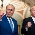 Putin i Si Điping će zažaliti što su izazvali Ameriku poručuje Bajdenov lider većine u Senatu