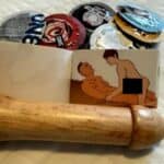 UŽAS! U Kanadskim školama dečacima se daju gej porno knjige, prezervativi i drveni penisi