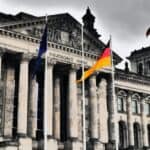 Afrički migrant tukao i „mučio“ kondukterku u vozu, pa zatim urinirao po njoj